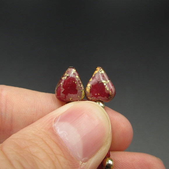 Vintage Glittering Red Stone Heart Dangle Earrings - Picture 5 of 5